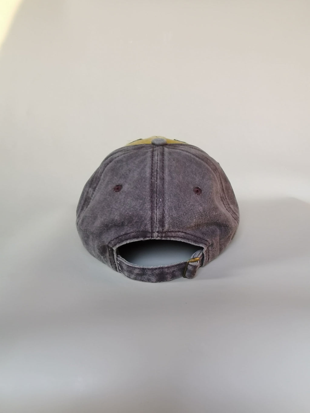 Baseballkappe mit Stierkopfstickerei und kontrastierenden Einsätzen